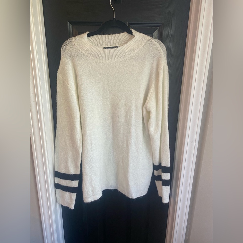 Doe & Rae Long Sleeve Cream and Black Striped Knit Sweater-Size M